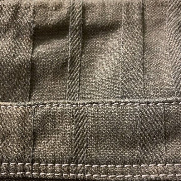 Thirty One 31 Crossbody Organizer Bag Black Textured Stripes Red “C” - Picture 3 of 10